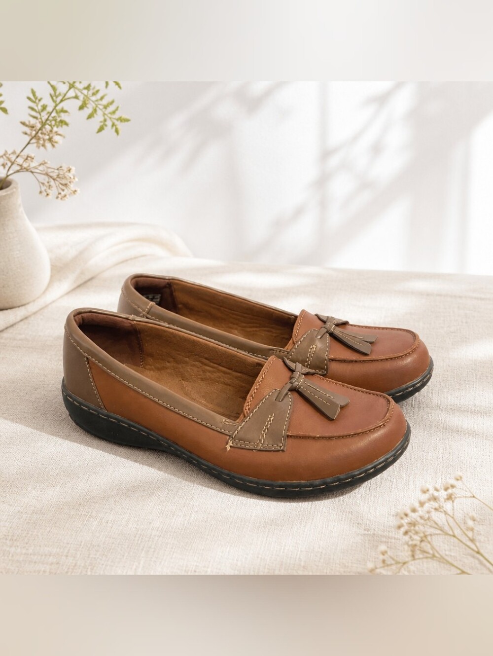 Clarks Women's Brown Ashland Bubble Tassled Loafers